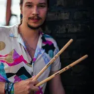 Bachelor of Music (Pop Drums) bietet professionellen Schlagzeugunterricht - online & vor Ort